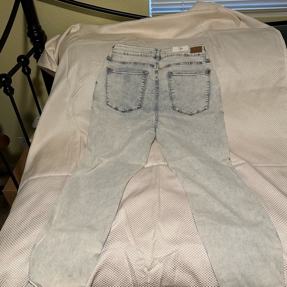 Judy Blue Ultra Light Acid Wash Slim Fit High Waist Jeans Size 14W, NWT - Picture 2 of 5